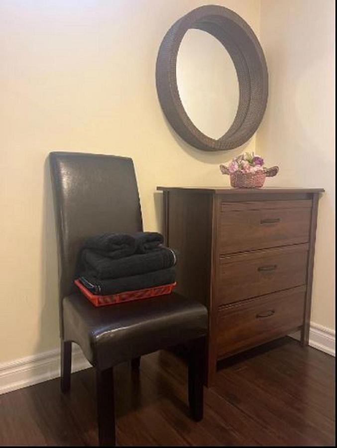 Cozy & Spacious Suite With Private Bathroom Near Toronto Airport ! Місісаґа Екстер'єр фото