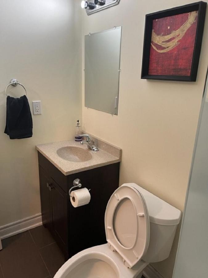 Cozy & Spacious Suite With Private Bathroom Near Toronto Airport ! Місісаґа Екстер'єр фото