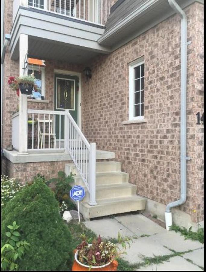Cozy & Spacious Suite With Private Bathroom Near Toronto Airport ! Місісаґа Екстер'єр фото