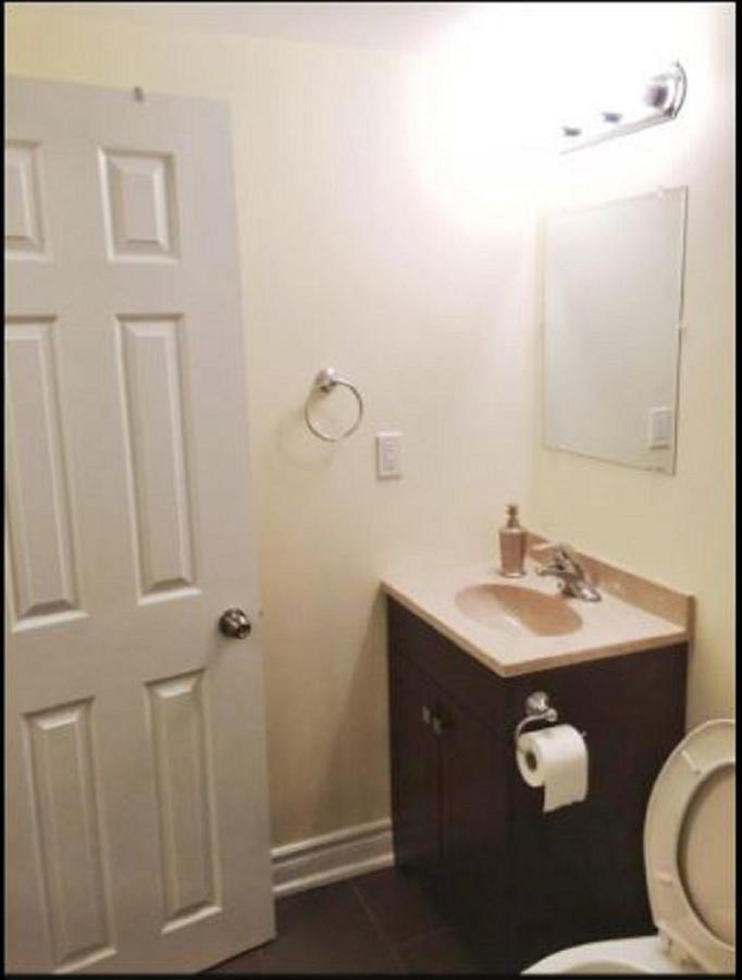 Cozy & Spacious Suite With Private Bathroom Near Toronto Airport ! Місісаґа Екстер'єр фото