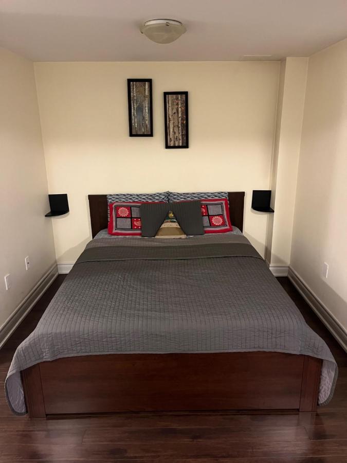 Cozy & Spacious Suite With Private Bathroom Near Toronto Airport ! Місісаґа Екстер'єр фото